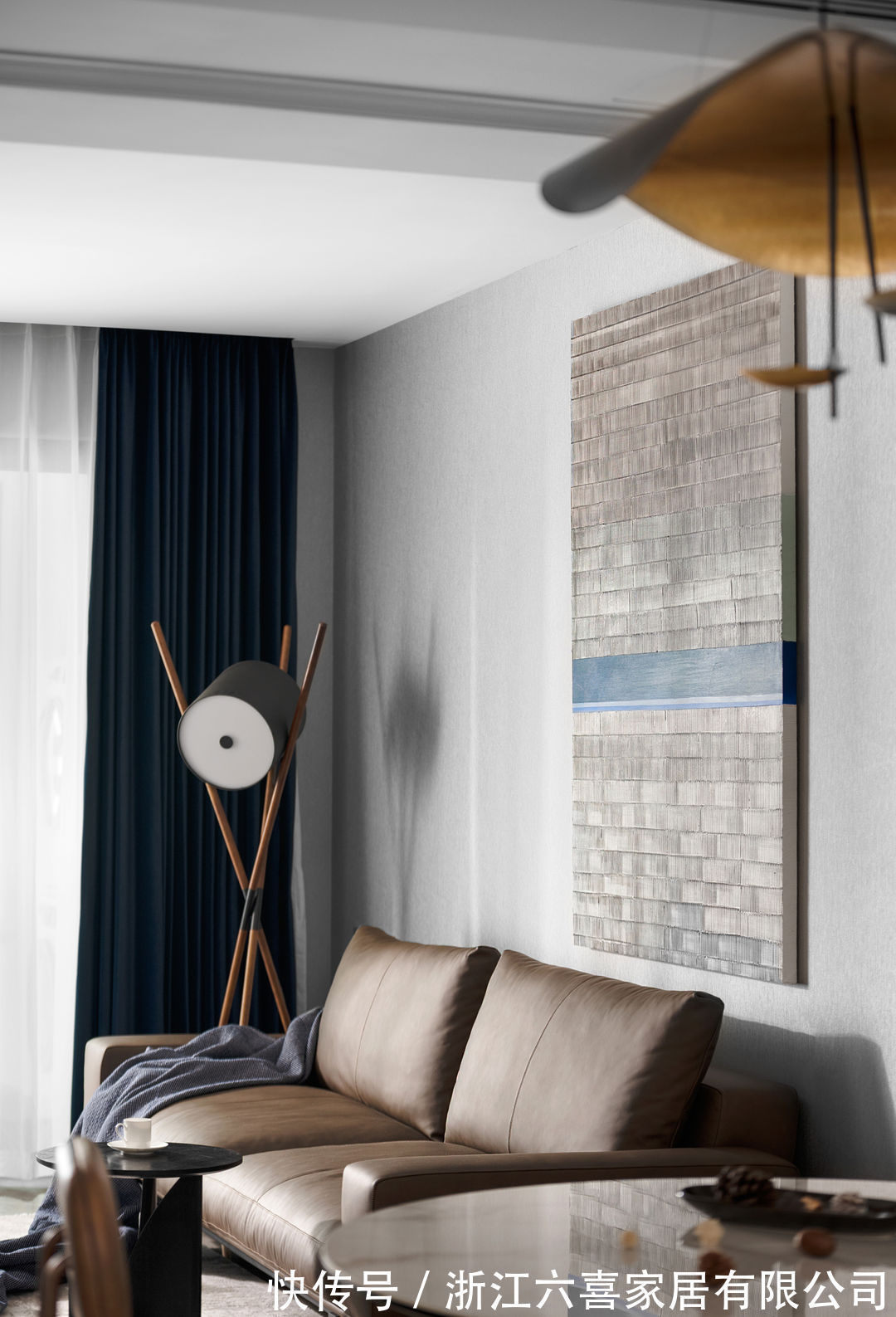 业主|嵌入式冰箱与玄关柜的无界组合，开放式厨房实现空间的通透和敞亮