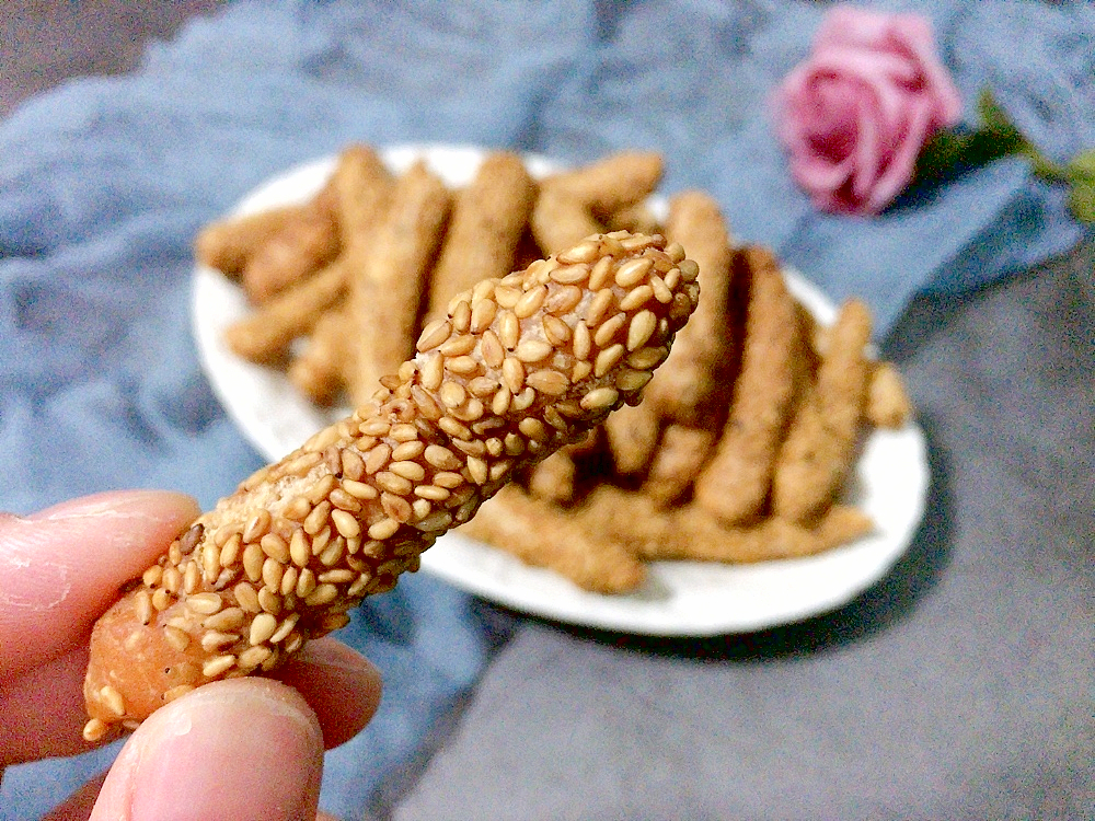 营养|吃炸货,换点新花样!香酥可口的芝麻条,营养高寓意也好