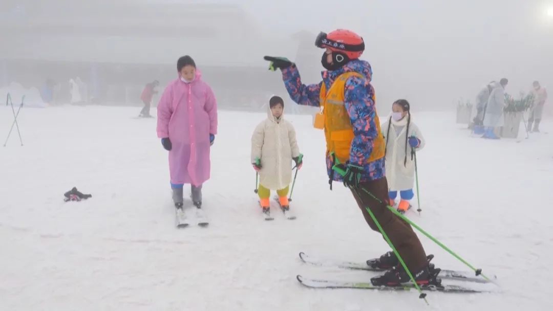 苏延龙|“候鸟教练”：播撒冰雪运动的种子