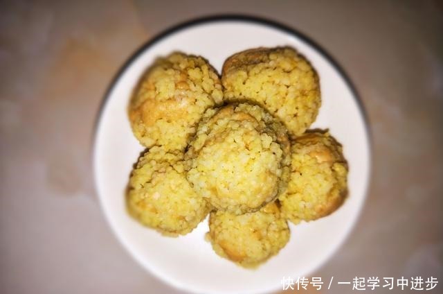 红薯这样做,女儿喊着要吃,做法简单,锅里蒸一蒸就出锅