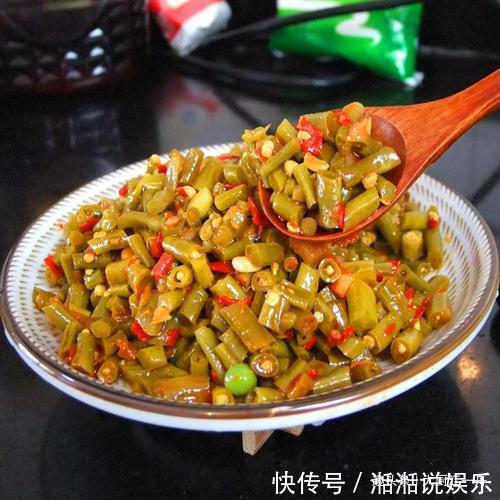  在家|想吃酸豆角不用买，80岁的奶奶教你在家做，简单一做，酸脆又开胃