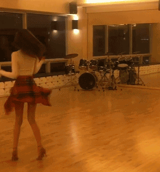 |搞笑GIF段子：美女的舌头很灵活嘛