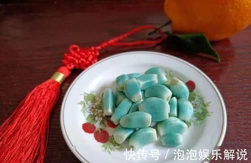 嘎嘣脆|快速腌腊八蒜,一天就变绿,各个嘎嘣脆