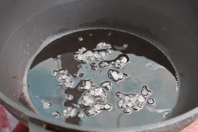 猪蹄这样做真叫一个香，色泽红润软烂入味，健康营养胶原蛋白满满