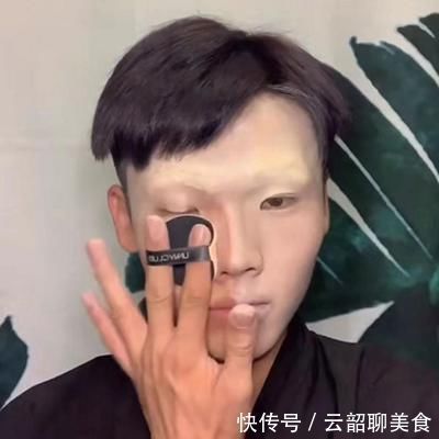 奈奈|美妆博主仿妆“巴卫”,开局粉底不要钱看到成品怪我眼拙