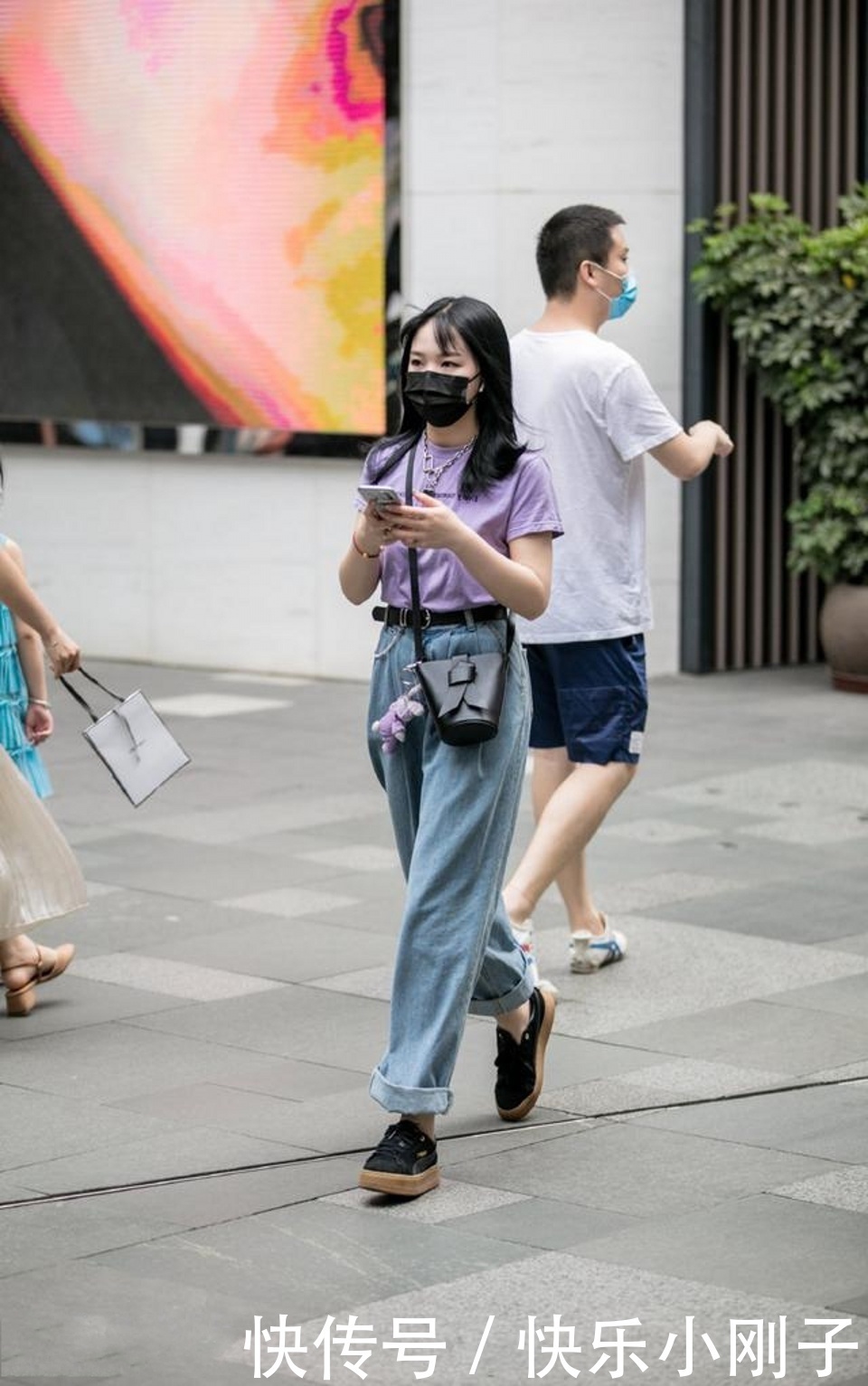 清新自然|时尚搭配,时髦的皮夹克搭配牛仔裤,清新自然