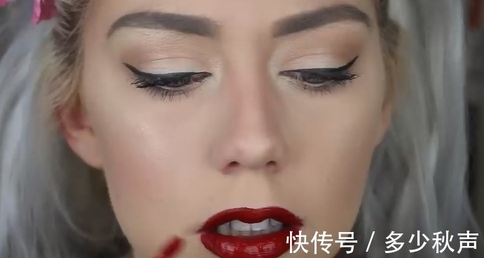 强迫症 国外美女挑战涂200层口红,用镊子撕掉的瞬间,强迫症表示很舒服