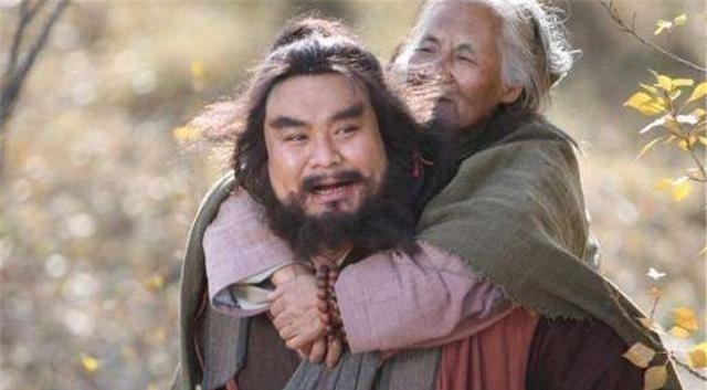 宋江!他是水浒中的第一高手,徒弟排名在李逵前面,连李逵都要敬他三分