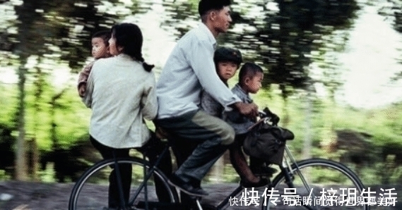 亲姐弟|父母不在了,成家的姐姐不管我,没了父母后“亲姐弟不如远亲”