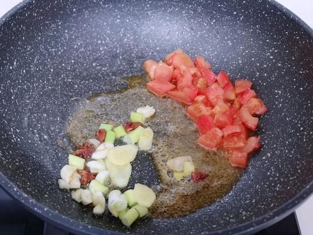  搭配|沙茶酱搭配它口感丰富，浓郁汤汁伴着肉香，一顿能吃2碗米饭