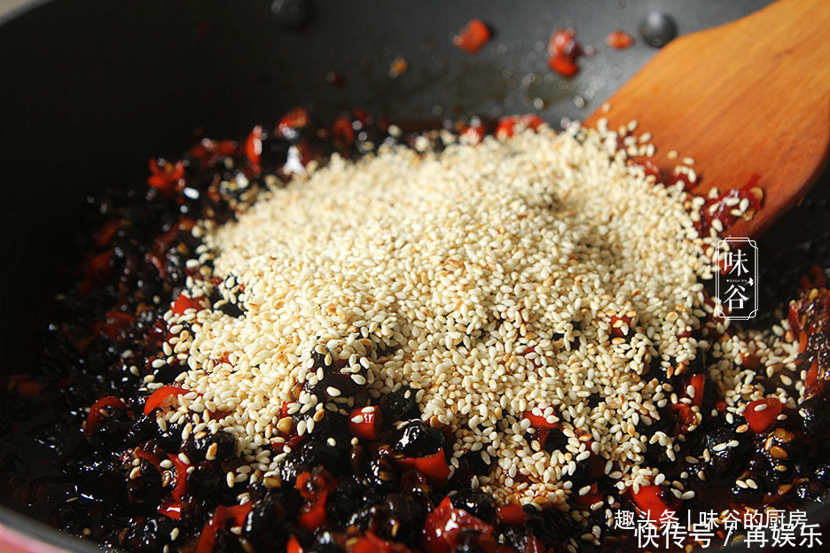 在家自制拌饭酱,做1次能吃大半年,耐存放,拌饭拌面炒菜都好吃