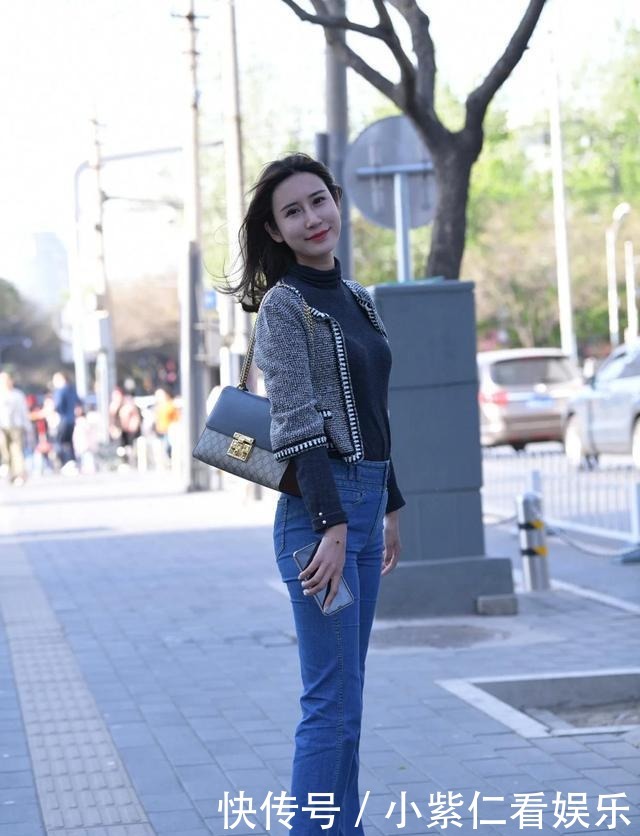 有着独特的魅力,弹性且富有质感牛仔面料,个性十足,减龄又显瘦