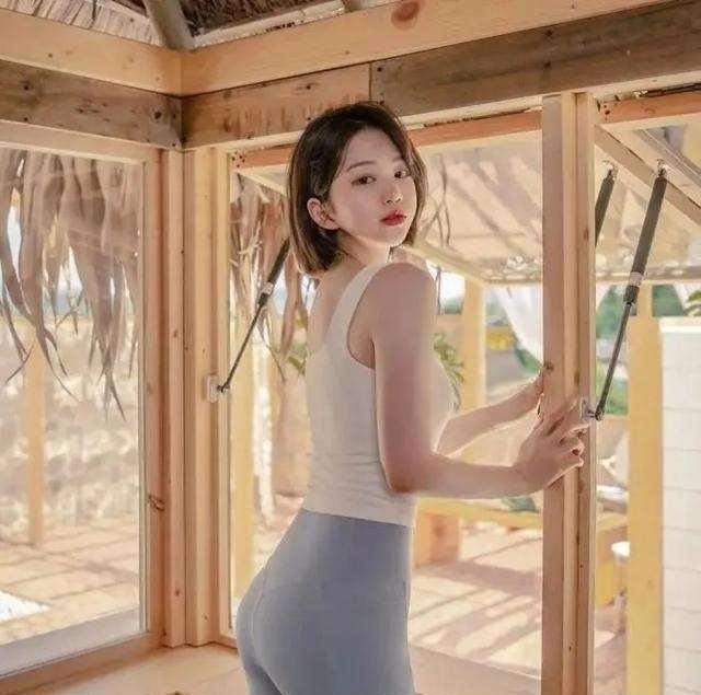 毛衣 温柔有质感的打底裤穿搭,优雅舒适一步到位,一双凉鞋!