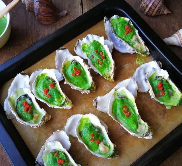 奶油|菠菜烤生蚝,个头肥美,海鲜味十足,好吃到爆