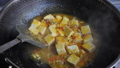 香气浓郁的蟹黄豆腐，自己都可以在家做，孩子爱吃又营养