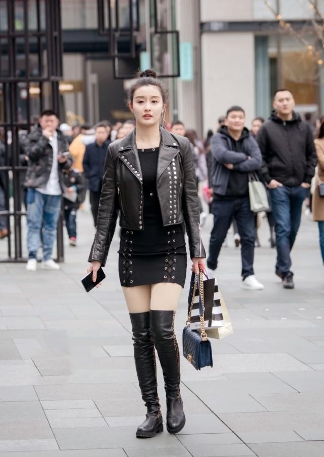 小姐姐|街拍性感紧身打底裤小姐姐,尽显女性曼妙身姿