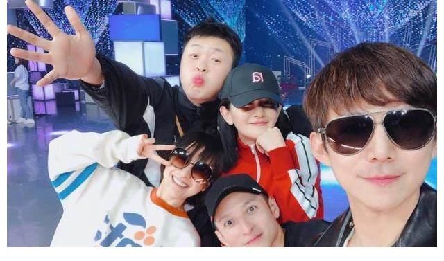 辭職|網(wǎng)爆《快本》停播、何炅辭職后，官博官宣特別企劃，實(shí)力打假