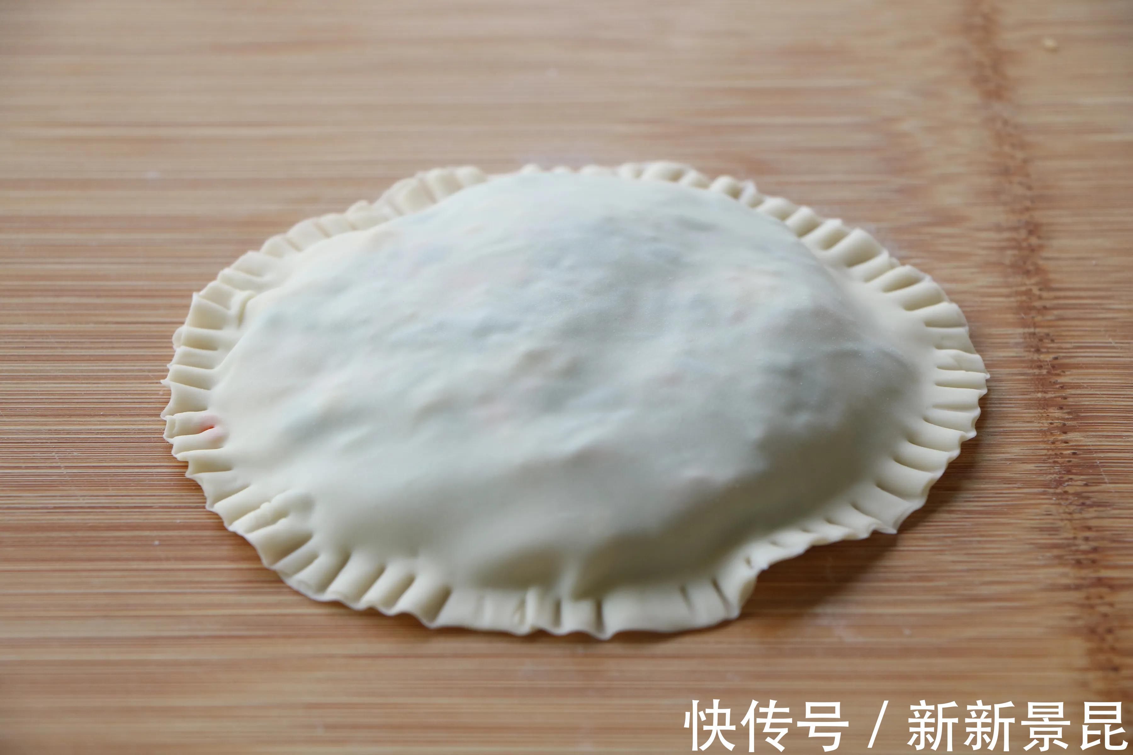 新手|韭菜盒子新做法，不和面不揉面，皮薄馅大，特别适合新手和懒人！