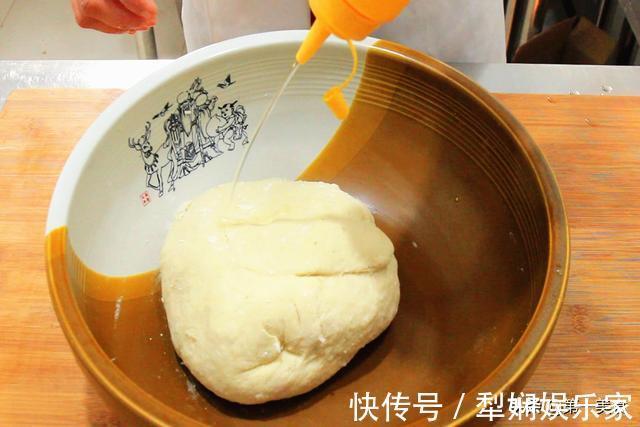 鸡蛋|山药里打2个鸡蛋，不用早起10分钟出锅，这懒人早餐孩子抢着吃