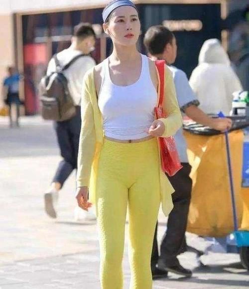 吊带裤 瑜伽裤带来魅惑体态，突破穿衣绝限，带来洋气年轻气息