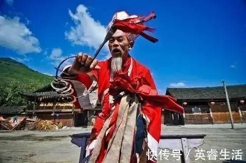 芙蓉镇|中国发现悬挂在瀑布上的千年古镇外国人也为之震惊