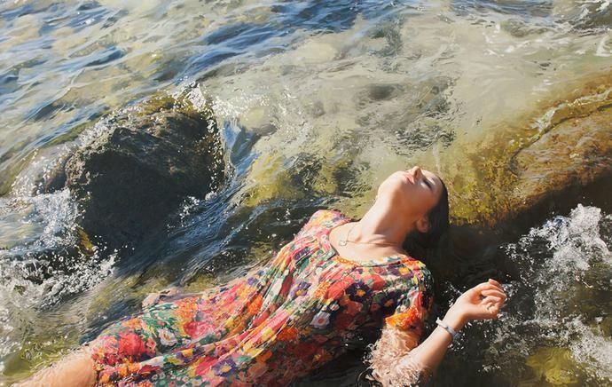 美女!以色列艺术家画出逼真美女油画,身姿曼妙,性感无比