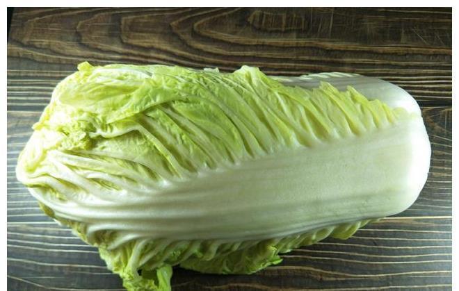 买白菜时，选择紧实的还是松散的？教你3招，选出好吃白菜