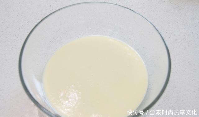 一个平底锅就能搞定的美食——脆皮芝麻蛋卷!