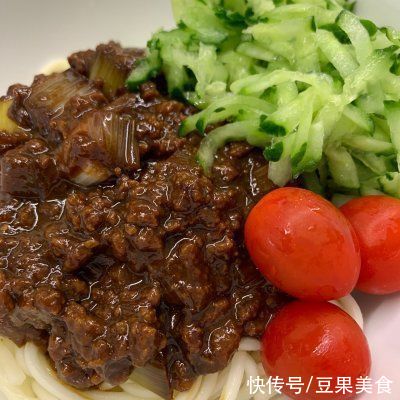 口味|炸酱面这样吃,换个口味换种心情