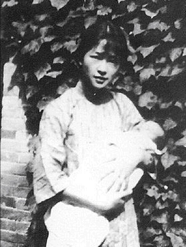 出乎预料|她是民国奇女子,因女儿未考上清华要求复查试卷,结果却出乎预料