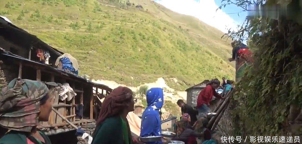 农村|尼泊尔农村大型酒席,场面壮观,只吃一个菜咖喱羊肉配米饭