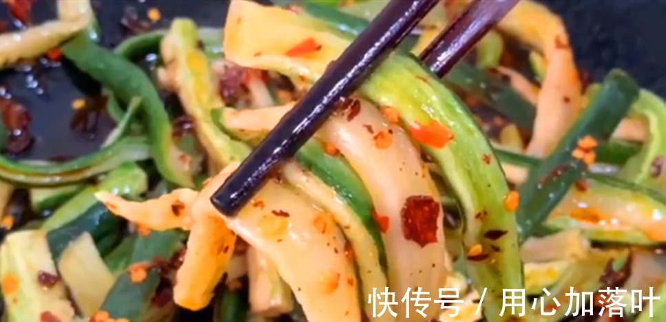 天冷了，碰到此菜别手软，一次买50斤，晒干囤起来，冬天吃特别香！