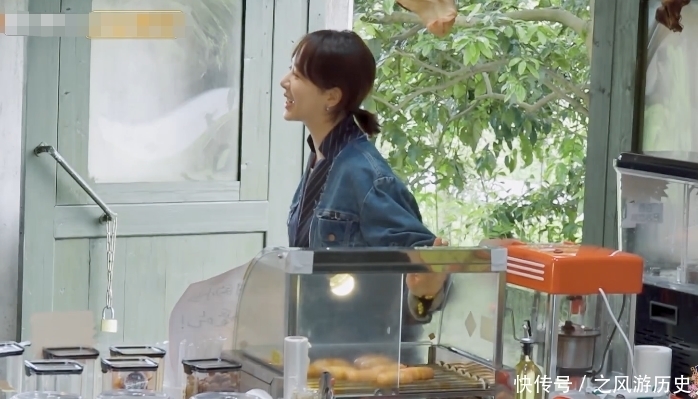 烤肠 杨紫跑仓库赊香肠,一碗烤肠太抢镜,导演张航希都忍不住偷笑