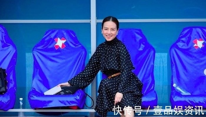 领队|6-2夺冠!女富豪重奖国足苦主380万元,被高高抛起,看不出55岁了
