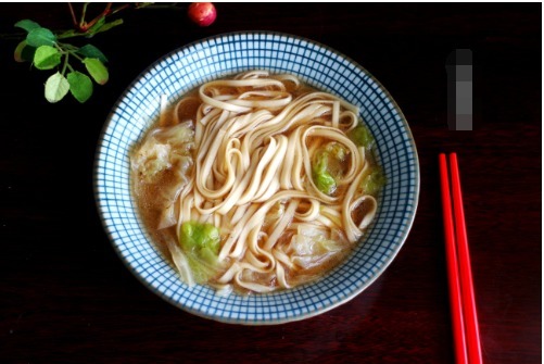 从小到大|天越冷，越喜欢煮这碗面，简单鲜美，从小到大30多年没吃够