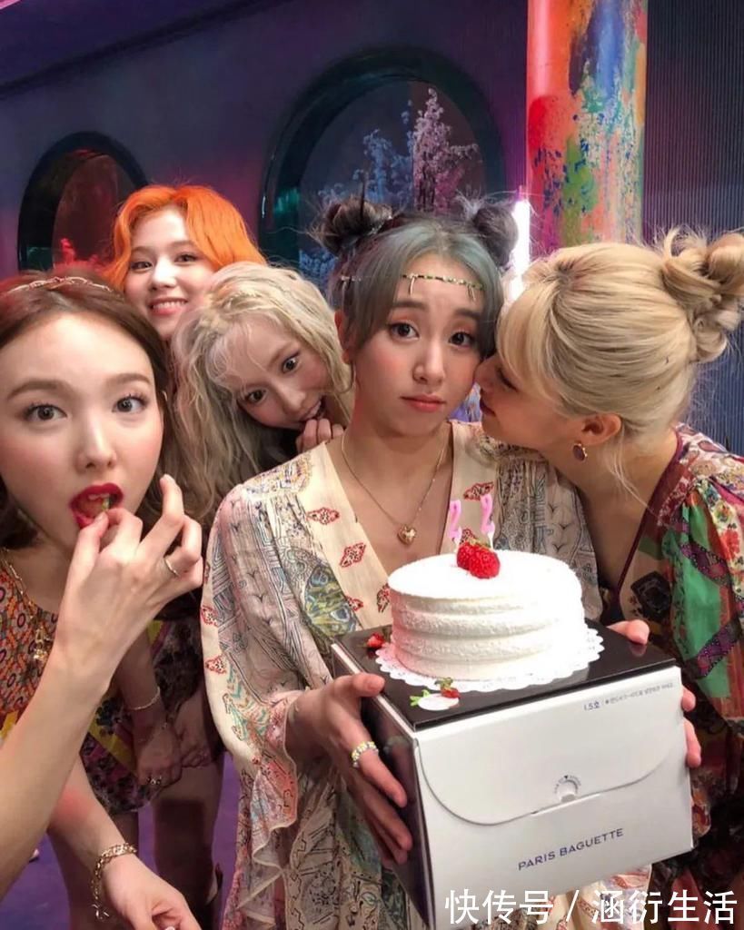 秃头|“爆顶染”赵小棠一夜吸赞十几万!丑哭亿万网友的秃头发型,怎么就火了?