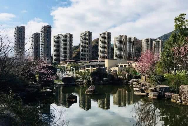 女方|父母要给子女买房，“这样买”算是上了双保险，这样属于婚前财产