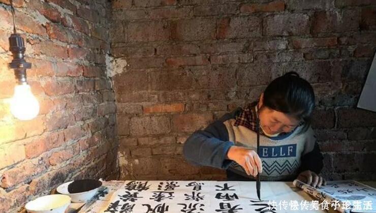 书法!农妇身高137米,一手“颜体”却顶天立地书法作品成功入展