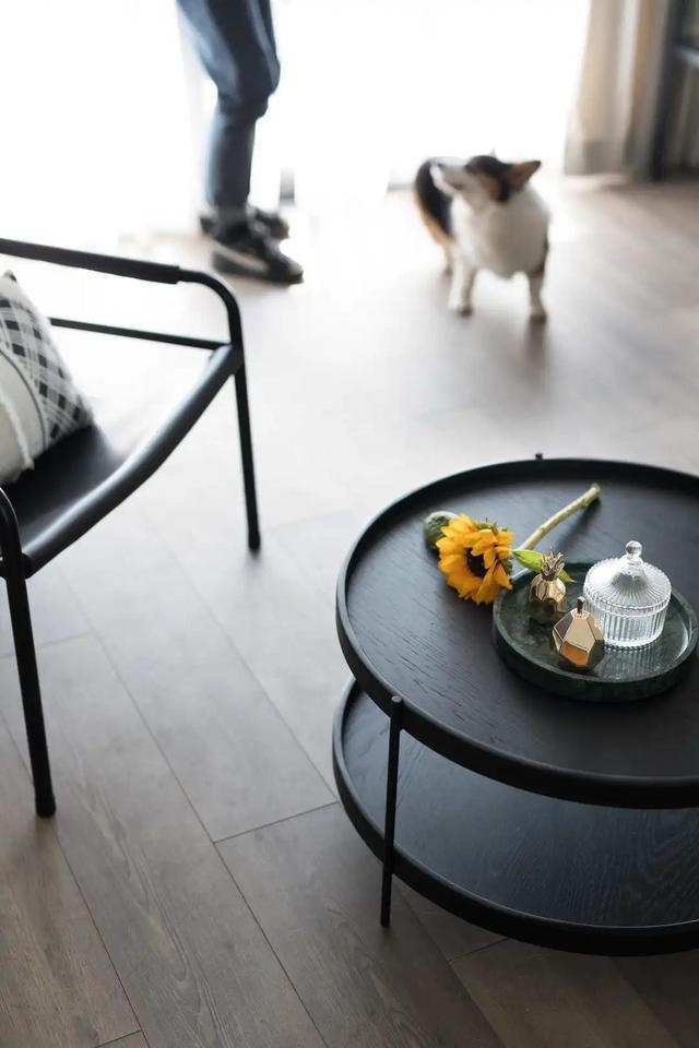 黄铜色|她家130平的新房,满足了我对家的一切期待,全屋干净利落超有品