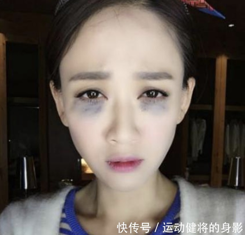 妆感|吉娜真是放开了!大方卸掉假睫毛,看到素颜真容,难怪妆感那么重