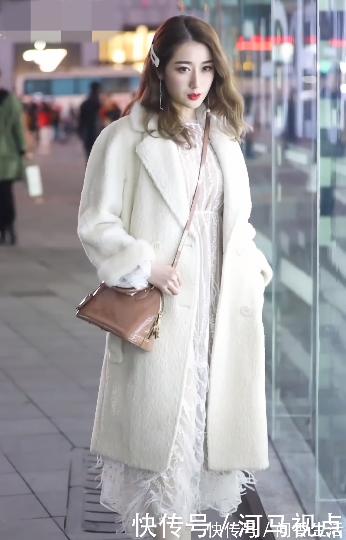 水花裙 刚刚还在惊叹美女的颜值,立马就被她的“水花裙”吸引了,超美!