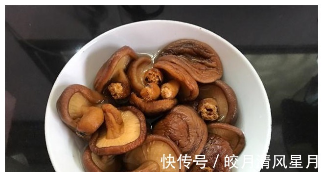 发菜谱|比老干妈还好吃的拌酱,做法简单,咸香有味,看着就流口水!