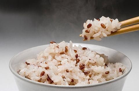 聪明的人降血糖,饭前记住6句话,血糖稳定降,助你当“寿星”