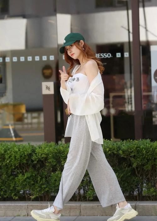  简单|时尚的穿搭惹人爱，简单又不失甜美，干净清爽舒适