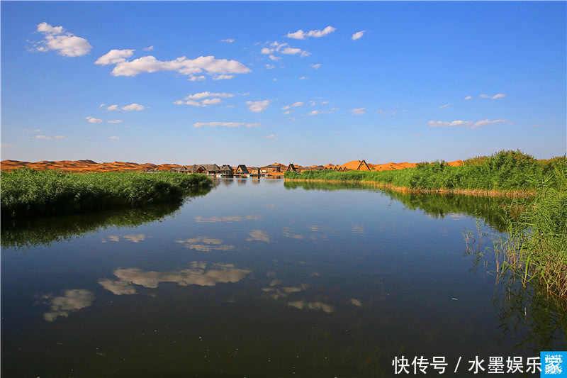 腾格里沙漠月亮湖|中国第四大沙漠，苍天圣地腾格里沙漠给你一次心灵的朝圣