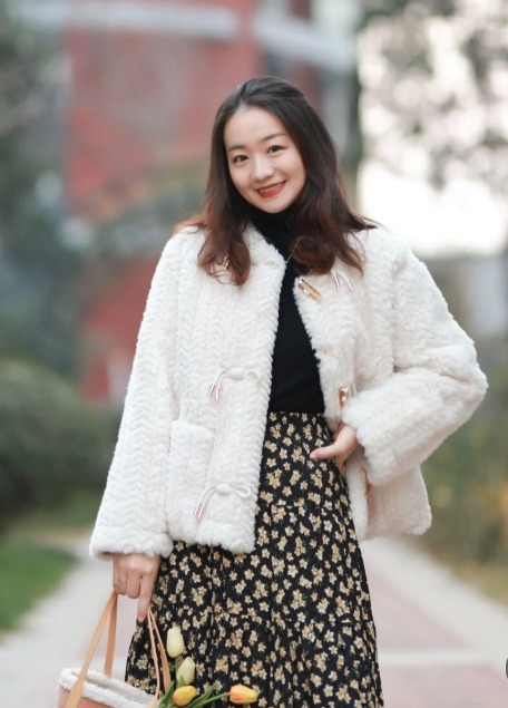 半身裙|今年流行可盐可甜的羊羔毛外套,学时髦精这样搭,美得惊艳!