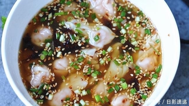 馄饨汤这么调,简单好味道,几种调料,开水一冲,比骨头汤还鲜