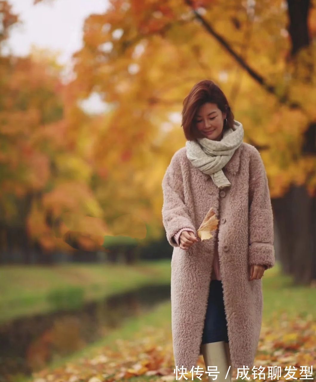 中年女人 中年女人大衣别总穿黑色!时尚这些减龄的时尚色,有女人味更有范