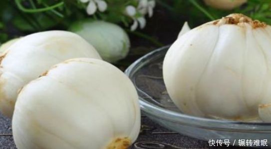 女人不想老的快,脸上爬满皱纹,3种食物,保护心血管,抗衰老