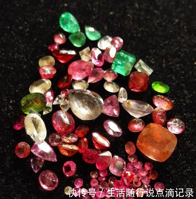 蓝翔 宝石没有用，珠宝没有用，我看是人没有用才对！